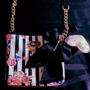BestyJohnson Purse ( GREAT CONDITION)